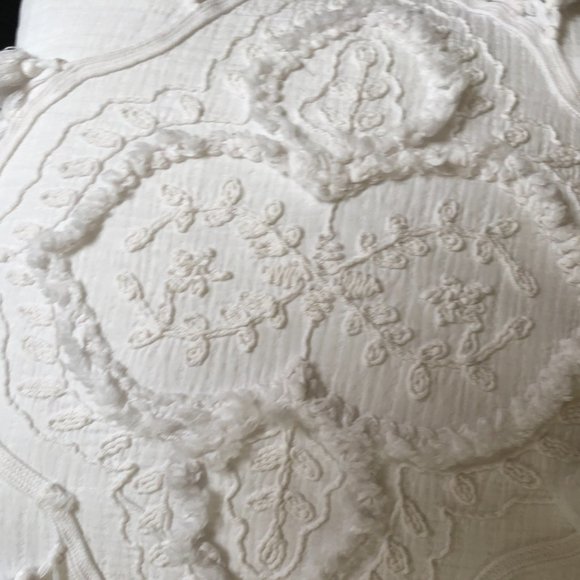 NWT Boho White Embroderied Cushion with Frillys - Picture 4 of 6